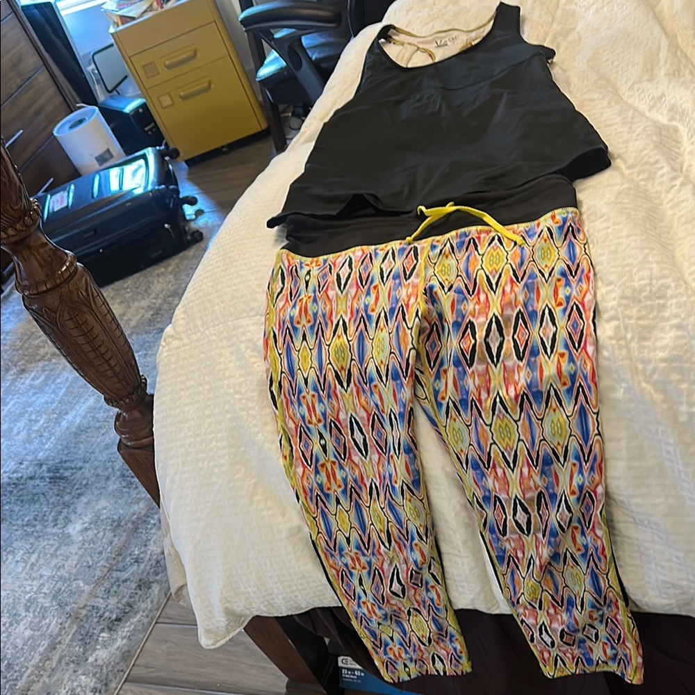 Colorful Geometric Women's Workout Set
